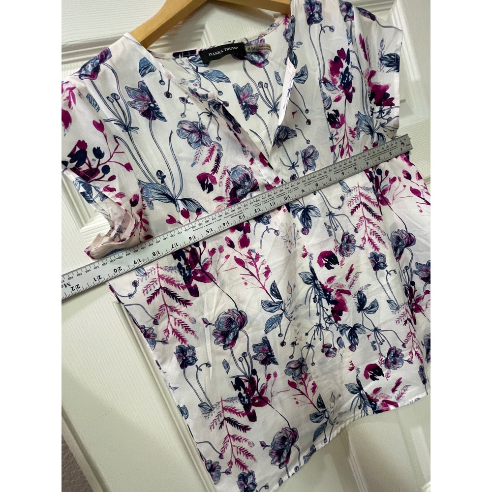 Ivanka Trump Floral Blouse Medium Sleeveless V-Neck Lightweight Top - Picture 9 of 16